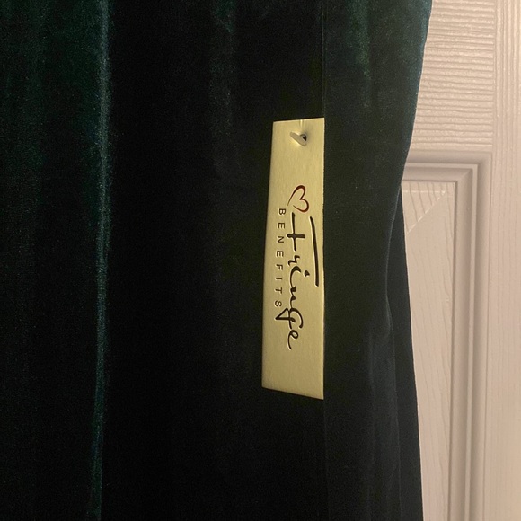 NWT Green Velvet Cold Shoulder Holiday Top - Picture 5 of 5